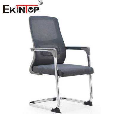 Chaise de bureau en maille grise à prix réduit avec style moderne et cadre métallique