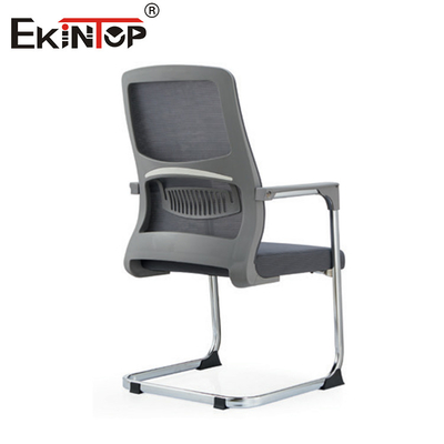 Chaise de bureau en maille grise à prix réduit avec style moderne et cadre métallique