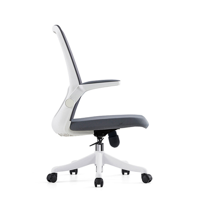 Chaise de bureau de style moderne avec des roues de dossier en maille et une fonction pivotante