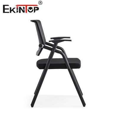 Chaise d'entraînement empilable de style moderne avec roues et matériau de maille