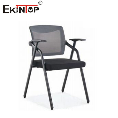 Chaise d'entraînement pliable en noir avec matériau en maille
