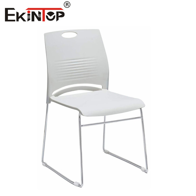 Chaise d'entraînement en matière plastique avec cadre métallique de style moderne