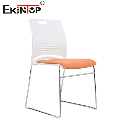 Chaise d'entraînement en plastique stable et stackable économique Chaise en plastique pour salle de conférence