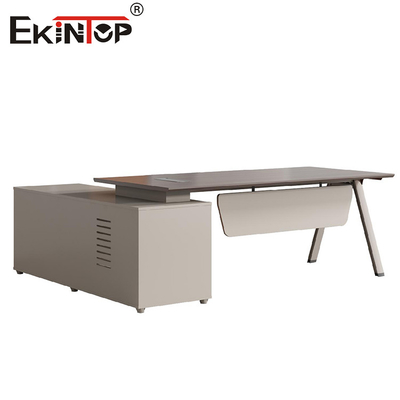 Bureau de gestion en forme de L de style moderne adapté à l'espace de bureau