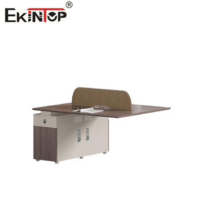 Station de travail de bureau rentable pour 4 personnes avec cadre métallique personnalisable