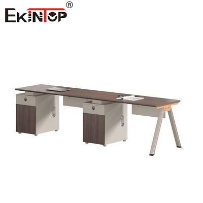 Station de travail de bureau rentable pour 4 personnes avec cadre métallique personnalisable