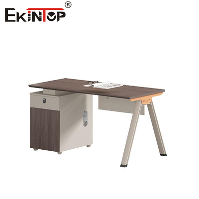Station de travail de bureau rentable pour 4 personnes avec cadre métallique personnalisable