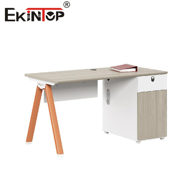 Station de travail de bureau pour employés personnalisable en bois