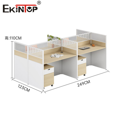 Bureau d'employé en bois de style moderne avec écran de confidentialité