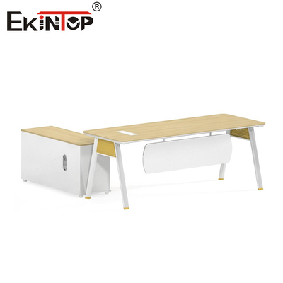 Bureau d'employé de couleur noix avec un design moderne personnalisable