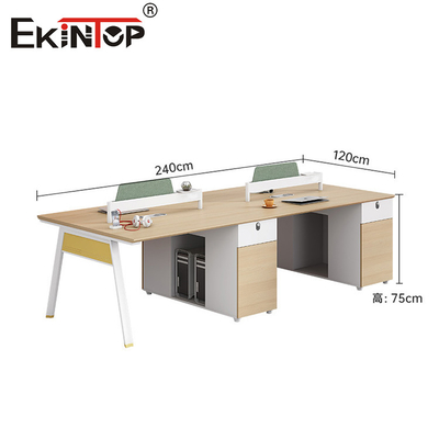 Station de travail de bureau de 4 personnes de style commercial avec écran de partition