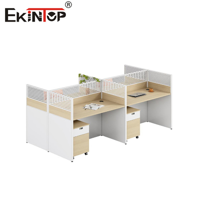 Station de travail de type commercial avec partition adaptée à l'utilisation au bureau