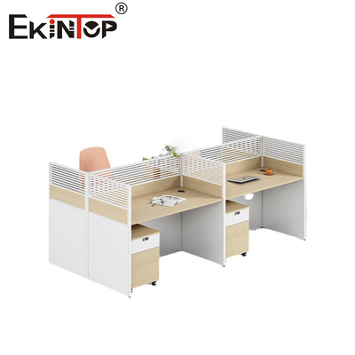 Station de travail de type commercial avec partition adaptée à l'utilisation au bureau