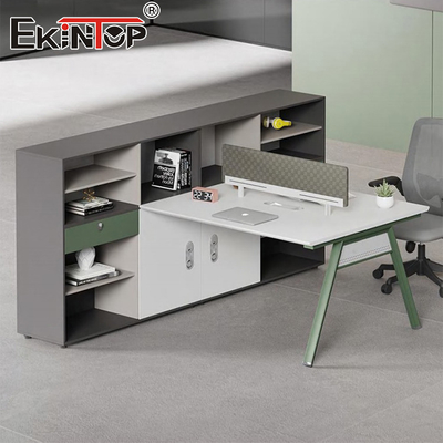 Station de travail multi-utilisateur de style moderne avec des partitions personnalisables