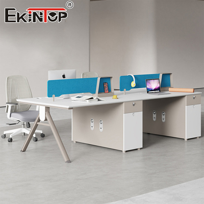 Station de travail modulaire de 4 personnes pour employés