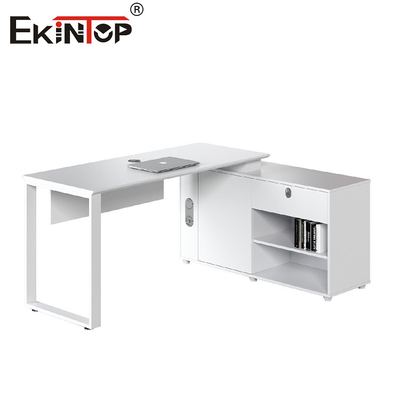 Bureau de bureau blanc en forme de L avec des matériaux écologiques