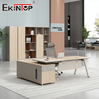 Bureau d'exécutif de style commercial Grand bureau d'écriture en bois de noyer