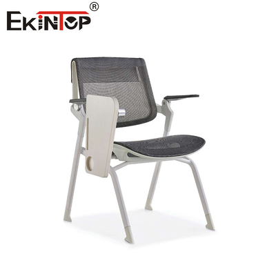 Des chaises d'entraînement en tissu modernes