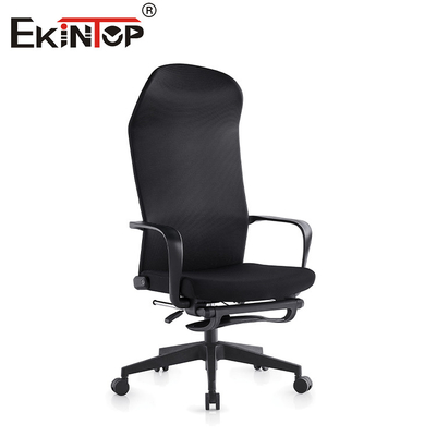 Chaise de bureau en treillis tournants de style moderne avec accoudoirs et roulettes