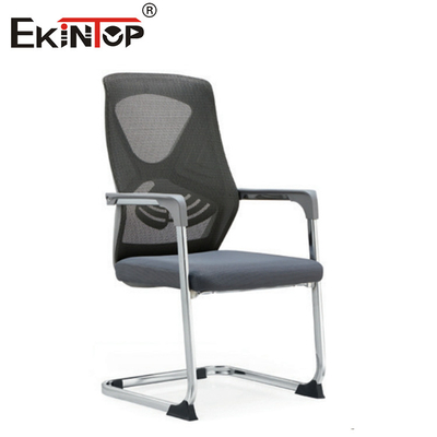 Chaise de bureau OEM en matériau de maille avec cadre métallique incurvé pour salle de conférence