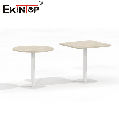 Table à café en bois avec style moderne et base métallique