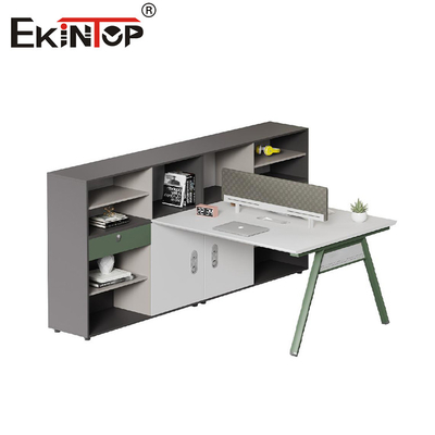 Station de travail multi-utilisateur de style moderne avec des partitions personnalisables